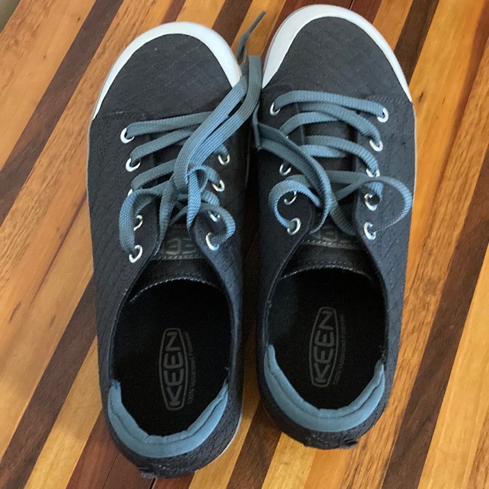 Keen Women’s Elsa III Sneakers Stormy Weather Star White EUC